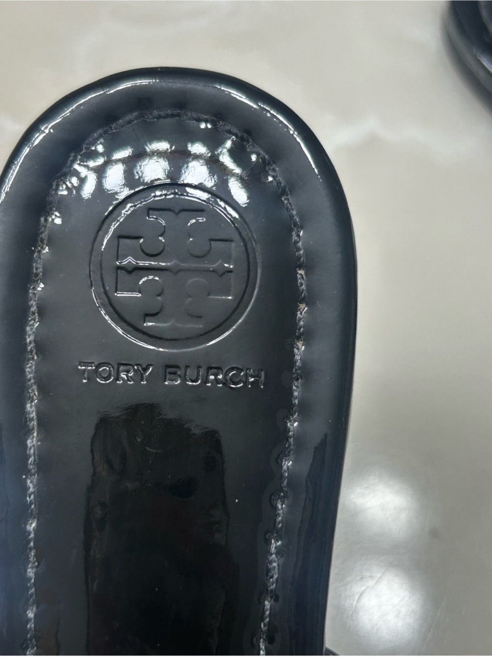 Tory Burch Black Patent Logo Thong Sandals - Women - Picture 6 of 12